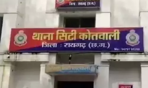 पहिया चोरी, खड़ी कार पर अज्ञात चोर का धावा पहिया चोरी, खड़ी कार पर अज्ञात चोर का धावा