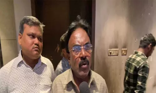 Nagi Reddy: जोगी रमेश के घर हमले से दहशत का माहौल Nagi Reddy: जोगी रमेश के घर हमले से दहशत का माहौल