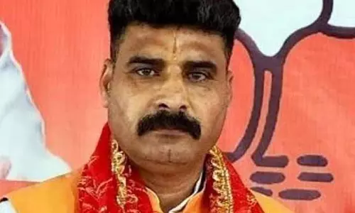 चुने हुए प्रतिनिधियों को दिहाड़ी मजदूरों का दर्द समझना चाहिए: Pawan Khajuria चुने हुए प्रतिनिधियों को दिहाड़ी मजदूरों का दर्द समझना चाहिए: Pawan Khajuria