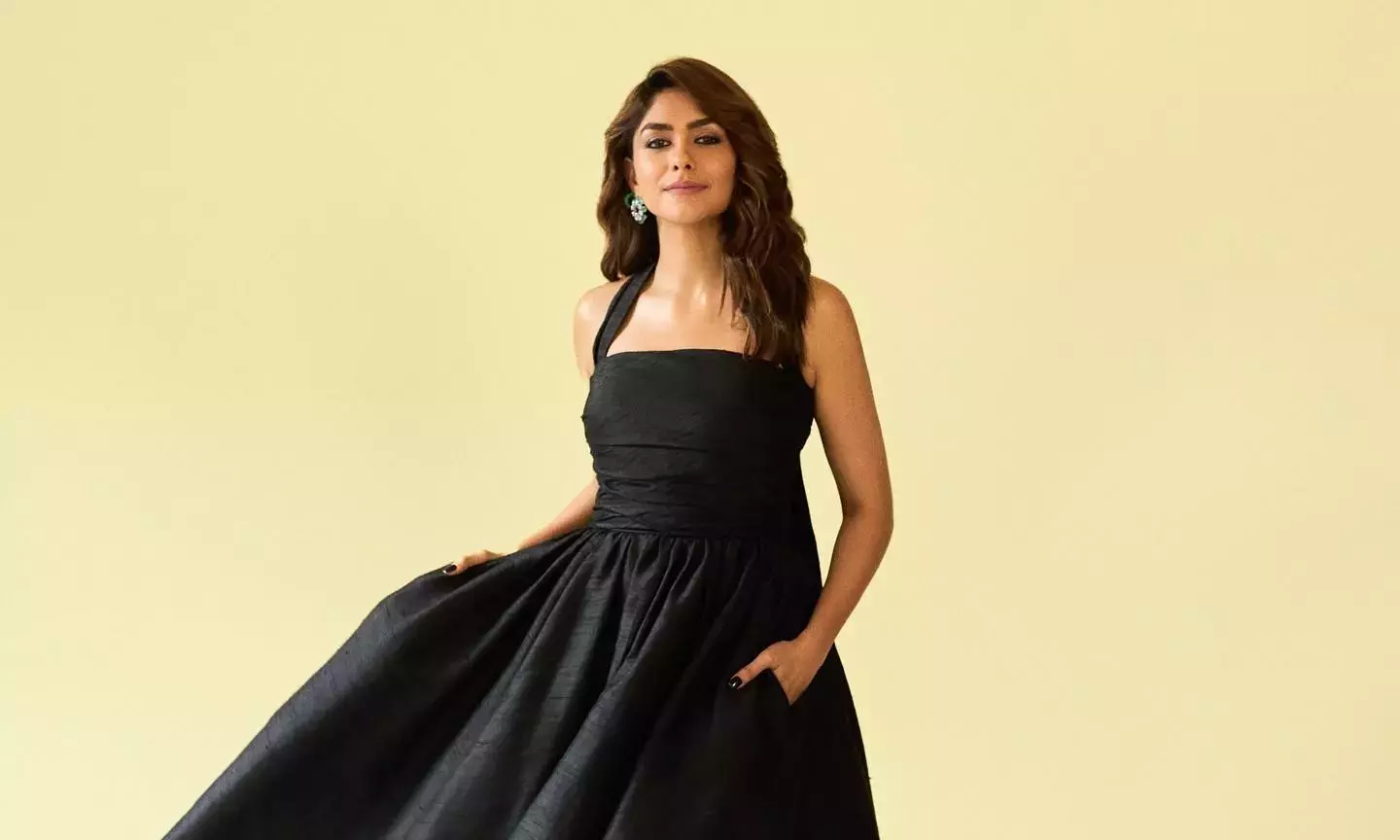 Actress मृणाल ठाकुर ने अपने एक्स से ब्रेकअप के बारे में खुलकर बात की Actress मृणाल ठाकुर ने अपने एक्स से ब्रेकअप के बारे में खुलकर बात की