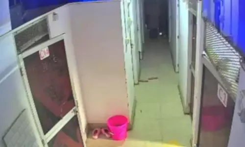 NEET छात्र की मौत, CCTV ने पुलिस की घटनाक्रम पर उठाए सवाल NEET छात्र की मौत, CCTV ने पुलिस की घटनाक्रम पर उठाए सवाल