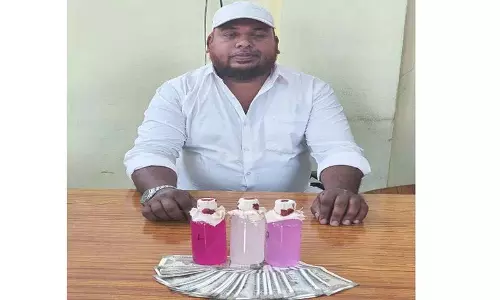 नलगोंडा में Revenue Inspector रिश्वत लेते हुए पकड़ा गया नलगोंडा में Revenue Inspector रिश्वत लेते हुए पकड़ा गया