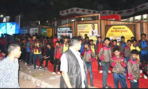 सिरपुर महोत्सव में डिजिटल प्रदर्शनी के माध्यम से मिल रही शासकीय योजनाओं की जानकारी