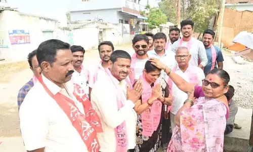 Ratnagiri Tarakamma Srinivas ने चौथे डिविजन के चुनाव चिह्न के लिए वोट देने का आग्रह किया