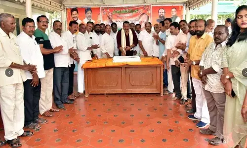 नलगोंडा में गुट्टा सुरेंद्र रेड्डी का Birthday Celebrations आयोजित किया गया