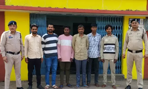तेलीबांधा पुलिस ने 6 वारंटियों को पकड़ा तेलीबांधा पुलिस ने 6 वारंटियों को पकड़ा
