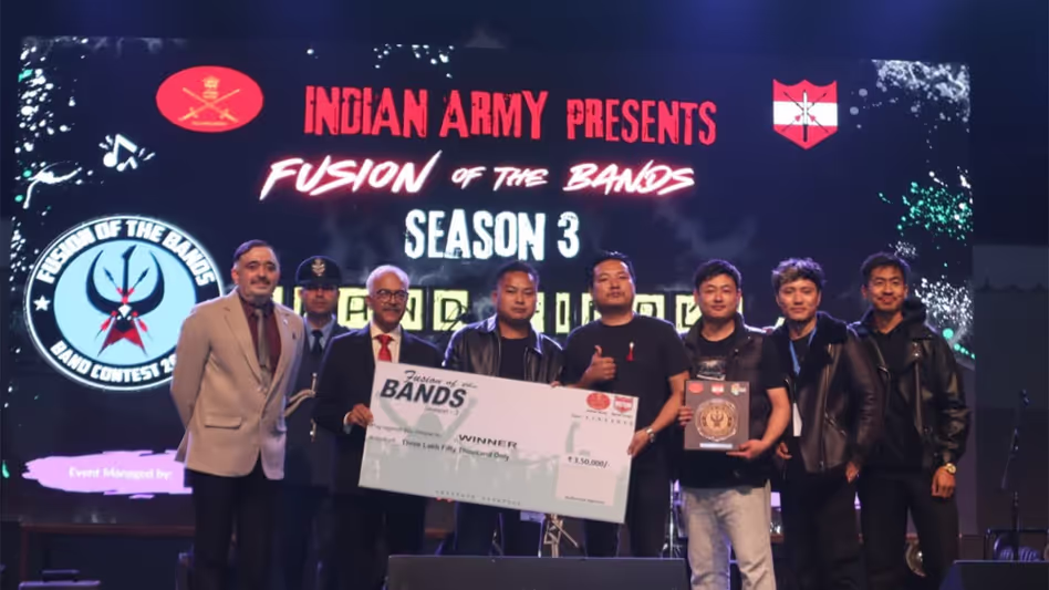 मोकोकचुंग बैंड ने Nagaland में यूथ म्यूजिक शोकेस में टॉप किया मोकोकचुंग बैंड ने Nagaland में यूथ म्यूजिक शोकेस में टॉप किया
