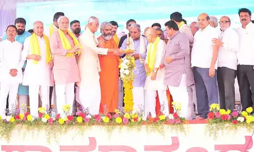 एक धर्मनिरपेक्ष मठ बनाया जाना चाहिए: CM Siddaramaiah एक धर्मनिरपेक्ष मठ बनाया जाना चाहिए: CM Siddaramaiah