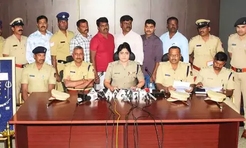 Karnataka : मांड्या पुलिस ने विभिन्न मामलों में शामिल 11 आरोपियों को गिरफ्तार किया Karnataka : मांड्या पुलिस ने विभिन्न मामलों में शामिल 11 आरोपियों को गिरफ्तार किया