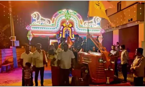 Yellamma देवी मुत्तिना पालकी उत्सव: उत्सव में उमड़े श्रद्धालु Yellamma देवी मुत्तिना पालकी उत्सव: उत्सव में उमड़े श्रद्धालु