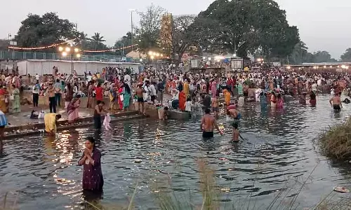 Magha Purnima : श्रद्धालु कावेरी नदी में स्नान करते है Magha Purnima : श्रद्धालु कावेरी नदी में स्नान करते है