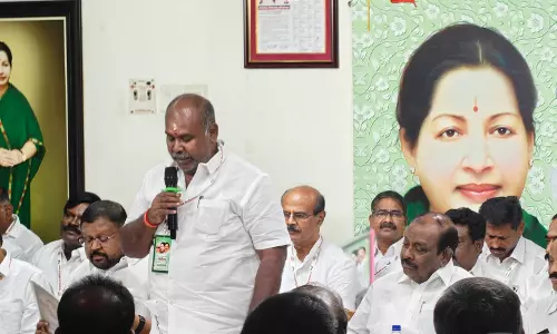 AIADMK की अम्मा पेरावई शाखा ने पूर्व मुख्यमंत्री जयललिता की जयंती मनाने का संकल्प लिया