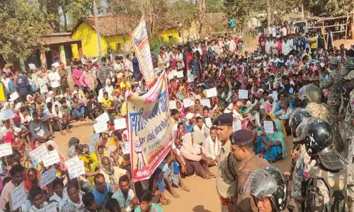 68 गांव वालों ने सड़क में किया प्रदर्शन, जन सुविधाओं की मांग 68 गांव वालों ने सड़क में किया प्रदर्शन, जन सुविधाओं की मांग
