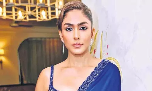 Mrunal Takhur ने ब्रेकअप की कहानी शेयर की Mrunal Takhur ने ब्रेकअप की कहानी शेयर की