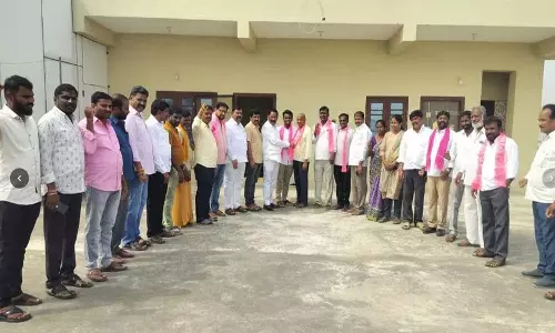 चंदूर कांग्रेस नेता BRS पार्टी में शामिल हुए चंदूर कांग्रेस नेता BRS पार्टी में शामिल हुए