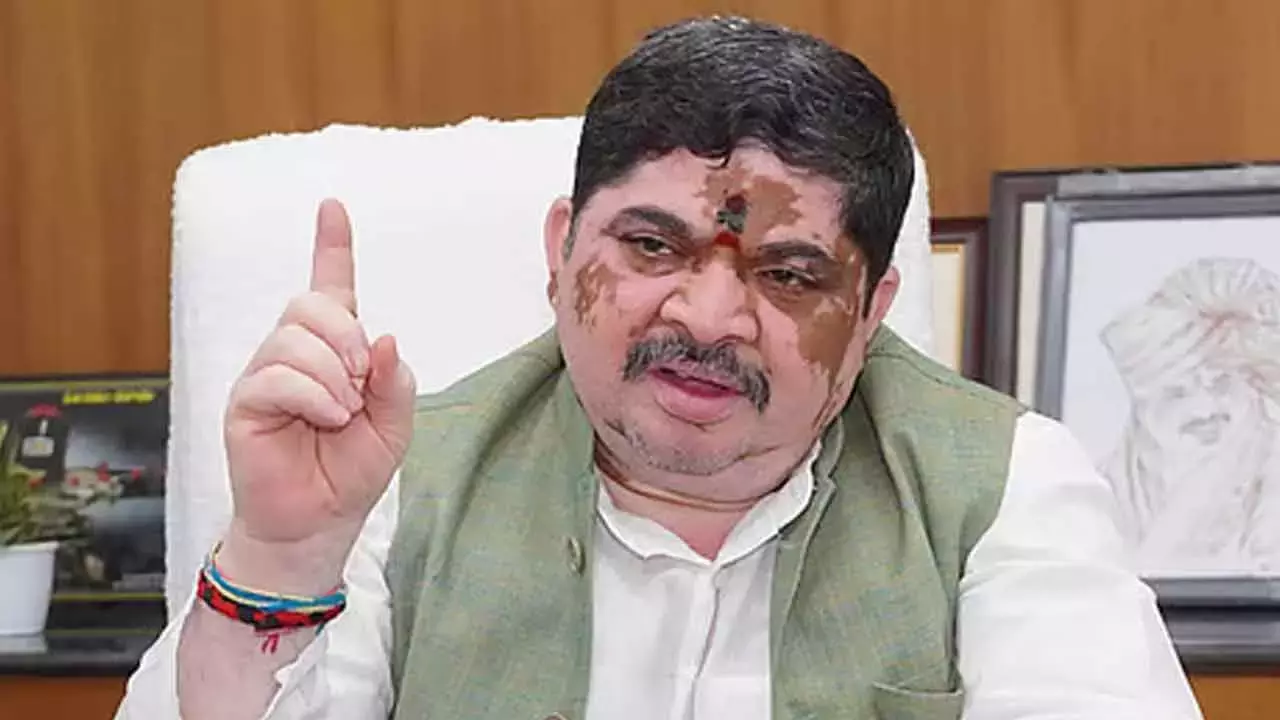 Telangana को फिर से नज़रअंदाज़ किया गया: पोन्नम ने बजट को लेकर केंद्र सरकार पर निशाना साधा Telangana को फिर से नज़रअंदाज़ किया गया: पोन्नम ने बजट को लेकर केंद्र सरकार पर निशाना साधा