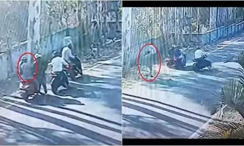 Bengaluru: बन्नेरघट्टा में स्कूटर सवारों ने कर्मचारी से ₹31 लाख लूट लिए Bengaluru: बन्नेरघट्टा में स्कूटर सवारों ने कर्मचारी से ₹31 लाख लूट लिए