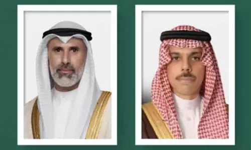 Saudi और कुवैती विदेश मंत्रियों ने फोन पर चर्चा की Saudi और कुवैती विदेश मंत्रियों ने फोन पर चर्चा की
