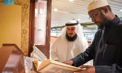 Somali के मंत्री ने मदीना में कुरान प्रिंटिंग कॉम्प्लेक्स का दौरा किया Somali के मंत्री ने मदीना में कुरान प्रिंटिंग कॉम्प्लेक्स का दौरा किया