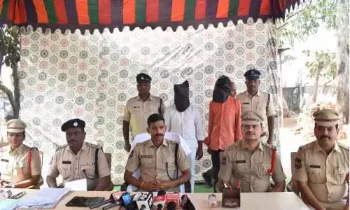 Nizamabad: चुनाव के लिए पिता ने बेटी की हत्या की, दो गिरफ्तार Nizamabad: चुनाव के लिए पिता ने बेटी की हत्या की, दो गिरफ्तार