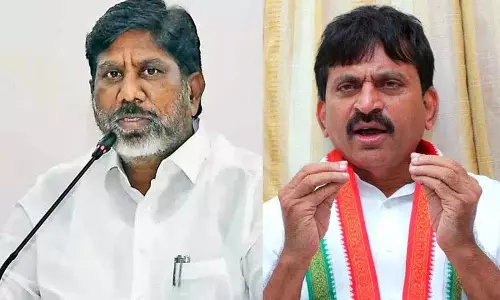 Khammam: भट्टी, पोंगुलेटी गुट वायरा नगरपालिका अध्यक्ष पद के लिए प्रतिस्पर्धा करते हैं Khammam: भट्टी, पोंगुलेटी गुट वायरा नगरपालिका अध्यक्ष पद के लिए प्रतिस्पर्धा करते हैं