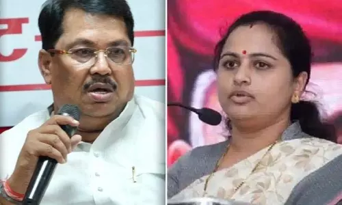 वडेट्टीवार और धानोरकर के बीच गुटबाजी के बीच उद्धव सेना की उम्मीदें धूमिल हो गईं वडेट्टीवार और धानोरकर के बीच गुटबाजी के बीच उद्धव सेना की उम्मीदें धूमिल हो गईं