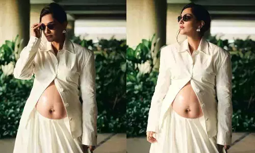 बेबी बंप के साथ Sonam कपूर का स्टाइलिश लुक, मुंबई आउटिंग में दिखीं बेबी बंप के साथ Sonam कपूर का स्टाइलिश लुक, मुंबई आउटिंग में दिखीं