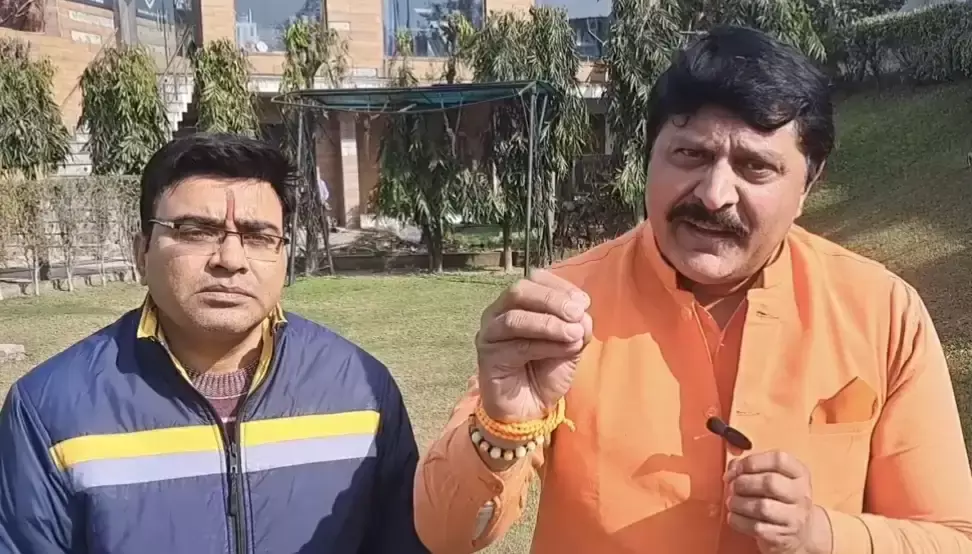 Jammu: शिवसेना ने केंद्र से पाकिस्तान पर प्रतिबंध की अपील की