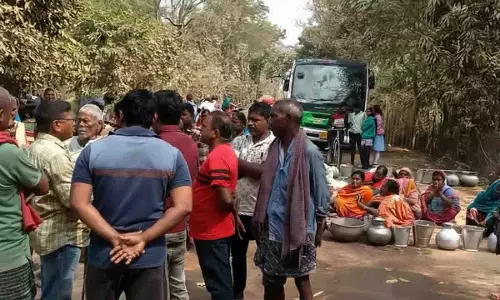 Balasore के नीलगिरी में ग्रामीणों ने पानी की कमी पर सड़क जाम किया