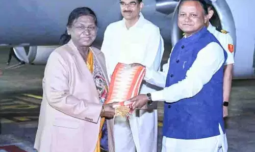 राष्ट्रपति द्रौपदी मुर्मू छह दिवसीय दौरे पर Odisha पहुंचीं राष्ट्रपति द्रौपदी मुर्मू छह दिवसीय दौरे पर Odisha पहुंचीं