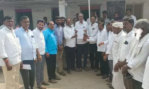 Congress नेताओं ने ग्रामीण रोज़गार योजना से गांधी का नाम हटाने का विरोध किया