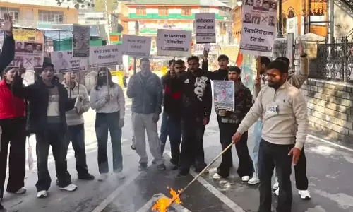 Mandi: एनएसयूआई ने आरडीजी बंदी के खिलाफ जताया विरोध