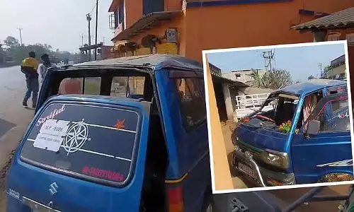Madhyamik परीक्षा के प्रश्न पत्र ले जा रही कार पलटी, 2 पुलिसकर्मी घायल Madhyamik परीक्षा के प्रश्न पत्र ले जा रही कार पलटी, 2 पुलिसकर्मी घायल