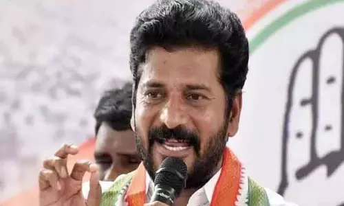 Revanth Reddy का BRS और KCR पर हमला, फोन टैपिंग जांच पर तीखी प्रतिक्रिया Revanth Reddy का BRS और KCR पर हमला, फोन टैपिंग जांच पर तीखी प्रतिक्रिया