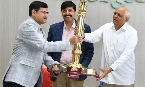 नई दिल्ली की राष्ट्रीय परेड में Gujarat की झांकी ने लोकप्रिय पसंद श्रेणी में प्रथम पुरस्कार जीता नई दिल्ली की राष्ट्रीय परेड में Gujarat की झांकी ने लोकप्रिय पसंद श्रेणी में प्रथम पुरस्कार जीता