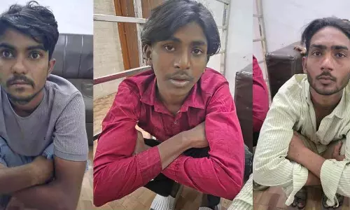 राजिम में सिलसिलेवार हिंसक वारदातों के बाद पुलिस ने काबू पाया, 3 गिरफ्तार राजिम में सिलसिलेवार हिंसक वारदातों के बाद पुलिस ने काबू पाया, 3 गिरफ्तार
