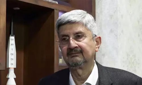 Samir V. Kamat: नई हाइपरसोनिक मिसाइल होगी गेमचेंजर Samir V. Kamat: नई हाइपरसोनिक मिसाइल होगी गेमचेंजर