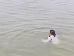 Patna: दीघा घाट पर डूबे दो शख्स, महिला सिपाही ने गंगा में लगाई छलांग Patna: दीघा घाट पर डूबे दो शख्स, महिला सिपाही ने गंगा में लगाई छलांग