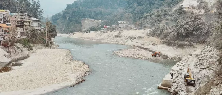 SIKKIM: बंगाल की तरफ तीस्ता सुरक्षा दीवार से सिक्किम के मेली बाजार में बाढ़ का डर SIKKIM: बंगाल की तरफ तीस्ता सुरक्षा दीवार से सिक्किम के मेली बाजार में बाढ़ का डर