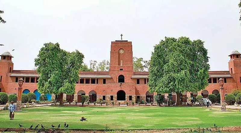 शहीद दिवस पर गांधी प्रतिमा पर मोमबत्ती जलाने से DU के छात्रों को रोका गया शहीद दिवस पर गांधी प्रतिमा पर मोमबत्ती जलाने से DU के छात्रों को रोका गया