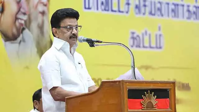 CM ने आरोप लगाया कि केंद्र की बीजेपी सरकार संविधान को खत्म कर रही है CM ने आरोप लगाया कि केंद्र की बीजेपी सरकार संविधान को खत्म कर रही है