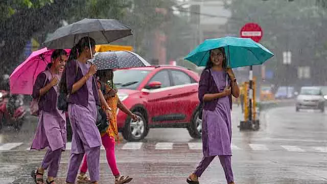 Tamil Nadu : अगले 6 दिनों तक हल्की बारिश की संभावना है Tamil Nadu : अगले 6 दिनों तक हल्की बारिश की संभावना है