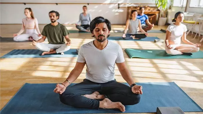 Sukhasana: सुखासन करने से मिलते हैं ये गजब के फायदे, जानें अभ्यास का तरीका और सावधानियां Sukhasana: सुखासन करने से मिलते हैं ये गजब के फायदे, जानें अभ्यास का तरीका और सावधानियां