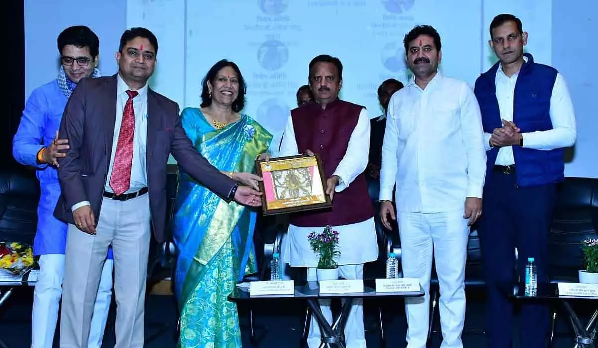 Indore : सरकारी डेंटल कॉलेज में सांस्कृतिक संध्या और पुरस्कार वितरण समारोह Indore : सरकारी डेंटल कॉलेज में सांस्कृतिक संध्या और पुरस्कार वितरण समारोह