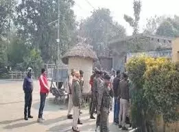 Bihar: घर से संदिग्ध विस्फोटक सामग्री बरामद ,इलाके में दहशत Bihar: घर से संदिग्ध विस्फोटक सामग्री बरामद ,इलाके में दहशत