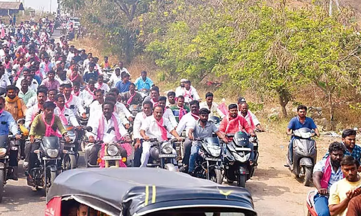 Telangana: “रेवंत नीचे, नीचे,” गडवाल में गूंज रहा है Telangana: “रेवंत नीचे, नीचे,” गडवाल में गूंज रहा है