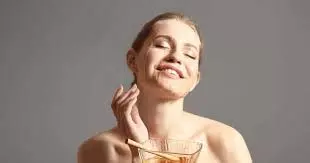 Honey For Detan Oily Skin: ऑयली स्किन की टैनिंग होगी गायब! शहद से बनाएं नेचुरल डी-टैन पैक Honey For Detan Oily Skin: ऑयली स्किन की टैनिंग होगी गायब! शहद से बनाएं नेचुरल डी-टैन पैक