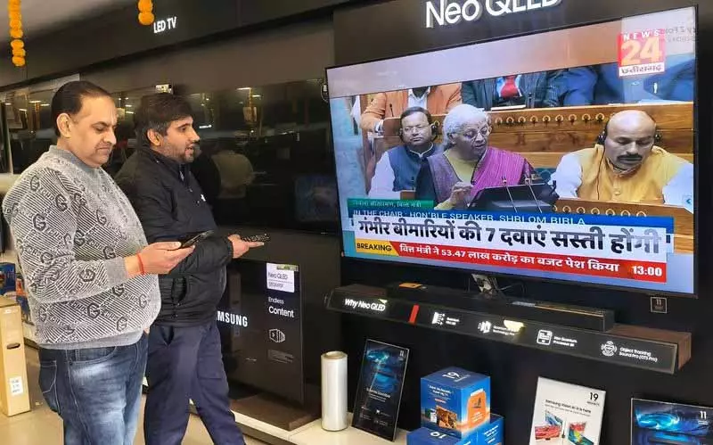 Jalandhar: केंद्रीय बजट पर सभी सेक्टरों के स्टेकहोल्डर्स से मिली-जुली प्रतिक्रियाएं मिली हैं Jalandhar: केंद्रीय बजट पर सभी सेक्टरों के स्टेकहोल्डर्स से मिली-जुली प्रतिक्रियाएं मिली हैं