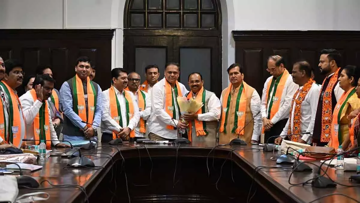 नगर निगम चुनावों में जीत हासिल करने के बाद BJP ने गणेश खनकर को BMC में ग्रुप लीडर नियुक्त किया नगर निगम चुनावों में जीत हासिल करने के बाद BJP ने गणेश खनकर को BMC में ग्रुप लीडर नियुक्त किया