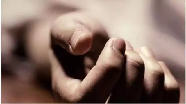 Coimbatore : एक ही परिवार के 3 सदस्यों ने आत्महत्या कर ली Coimbatore : एक ही परिवार के 3 सदस्यों ने आत्महत्या कर ली